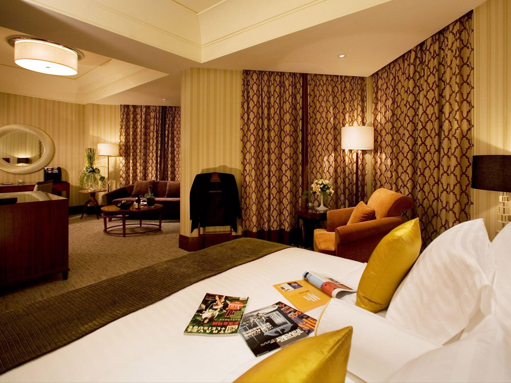 Wuhan Jin Jiang International Hotel Exterior photo