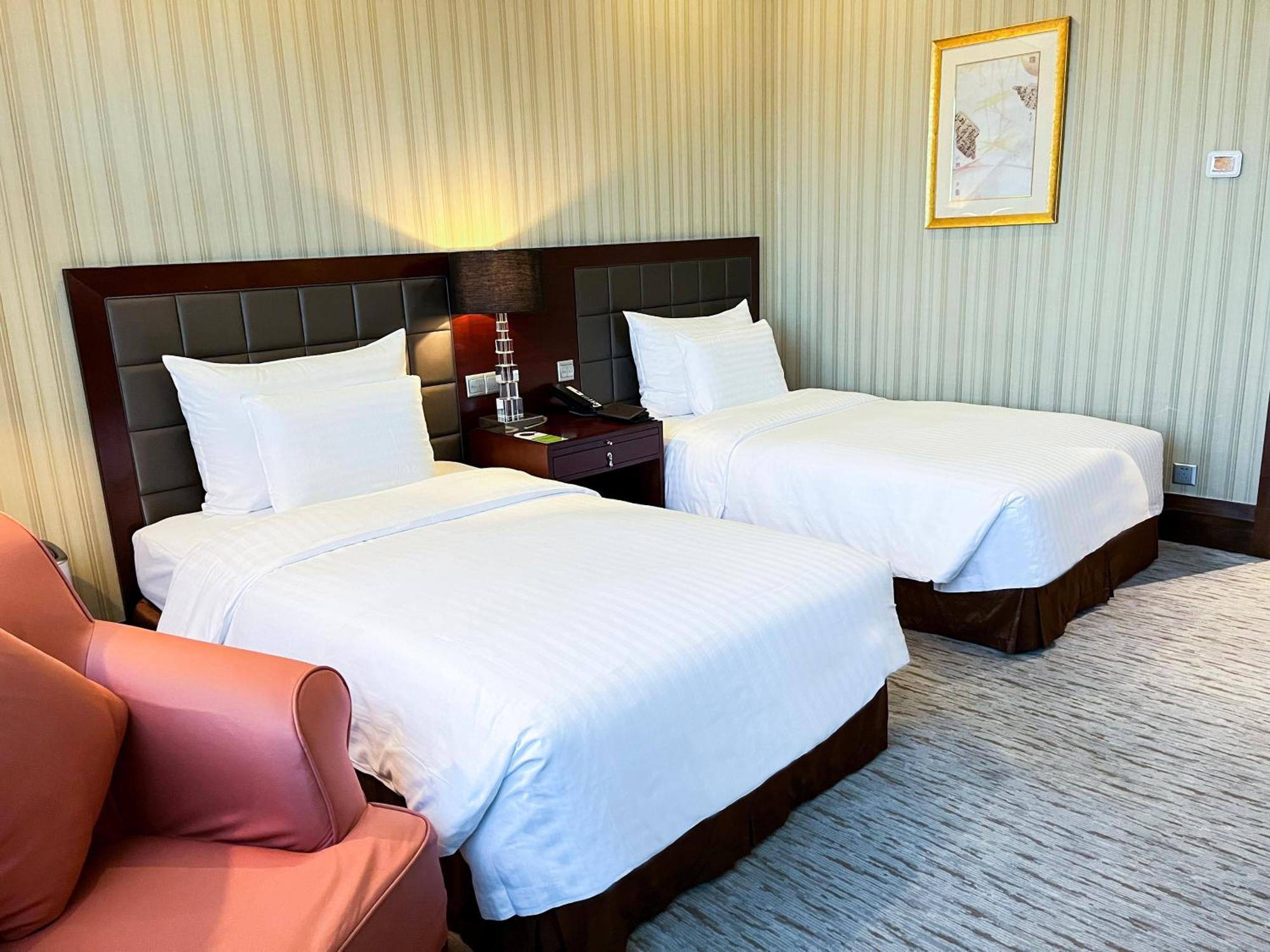 Wuhan Jin Jiang International Hotel Exterior photo