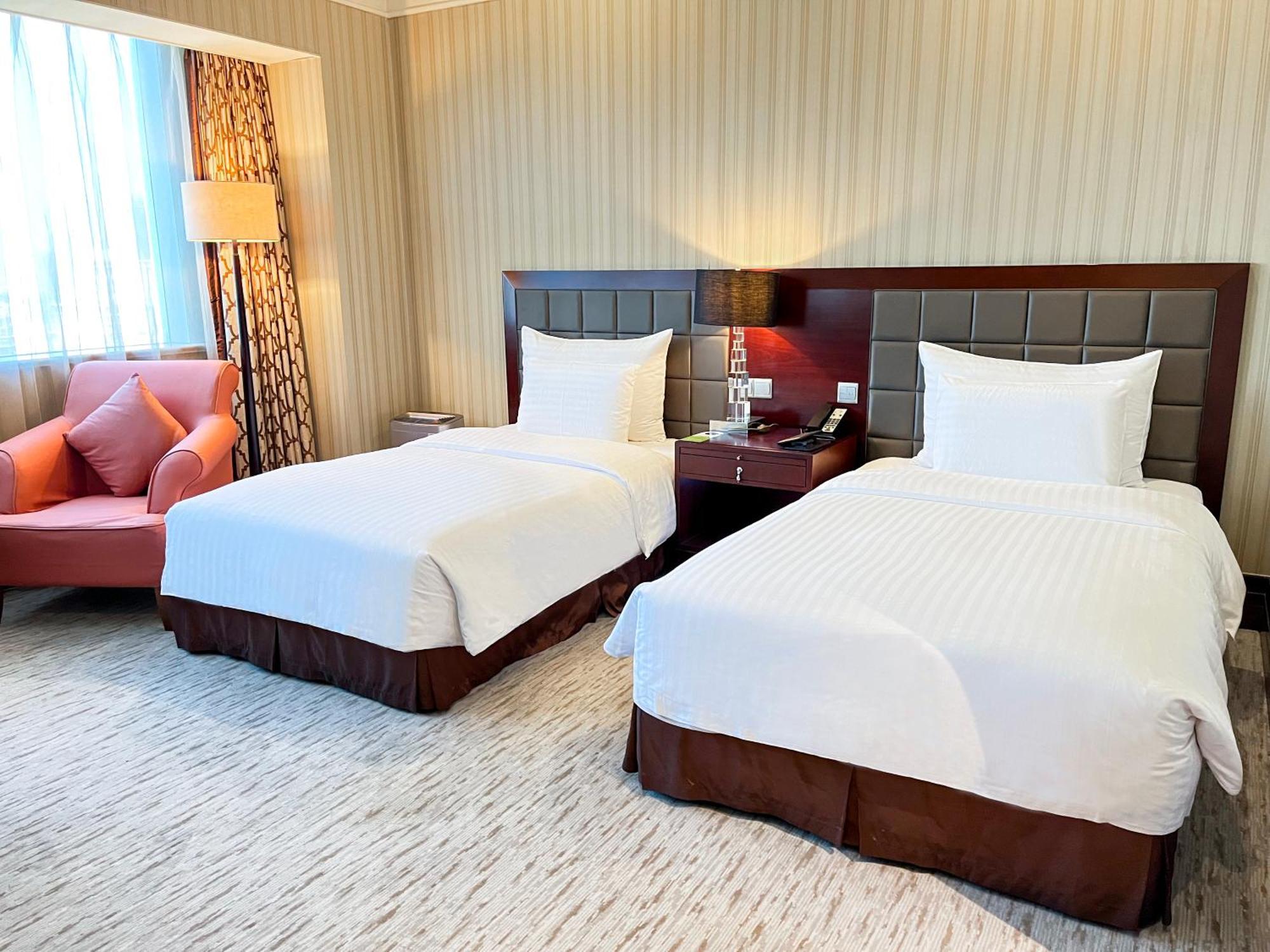 Wuhan Jin Jiang International Hotel Exterior photo