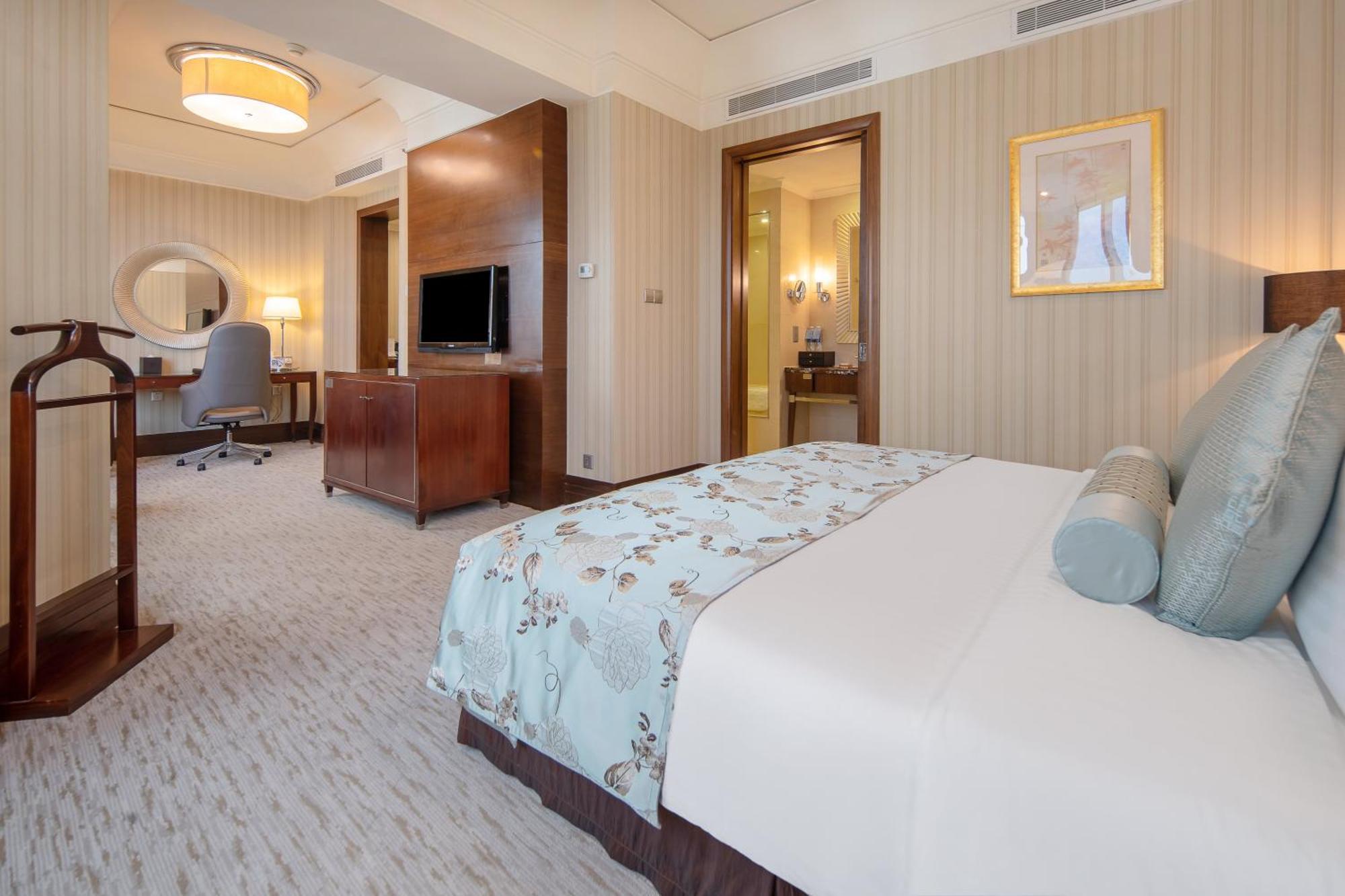 Wuhan Jin Jiang International Hotel Exterior photo