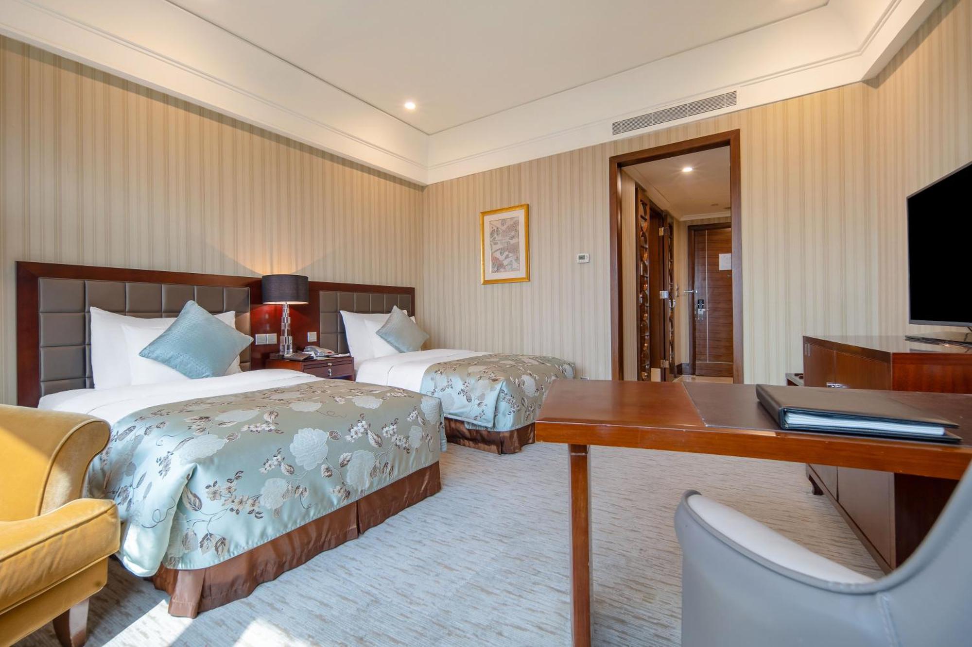 Wuhan Jin Jiang International Hotel Exterior photo