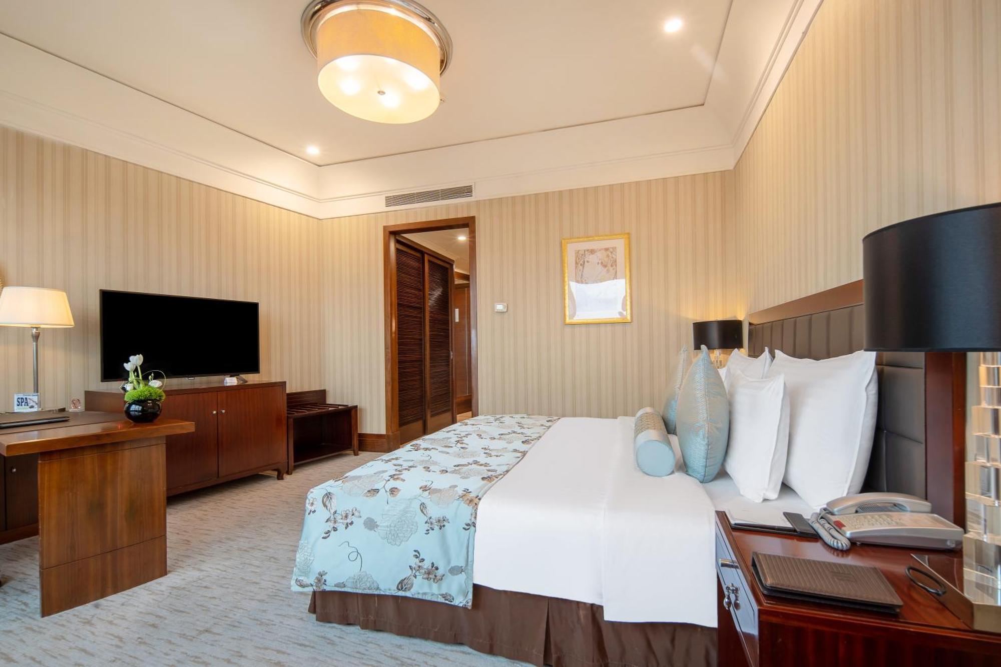 Wuhan Jin Jiang International Hotel Exterior photo
