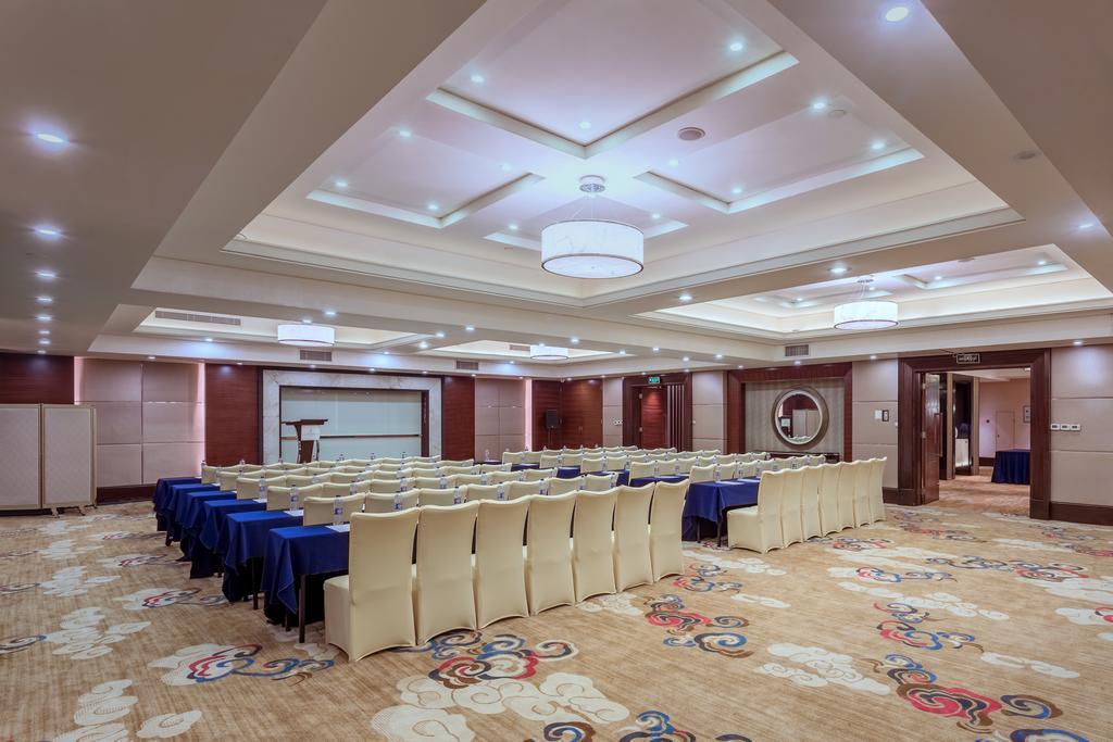 Wuhan Jin Jiang International Hotel Exterior photo