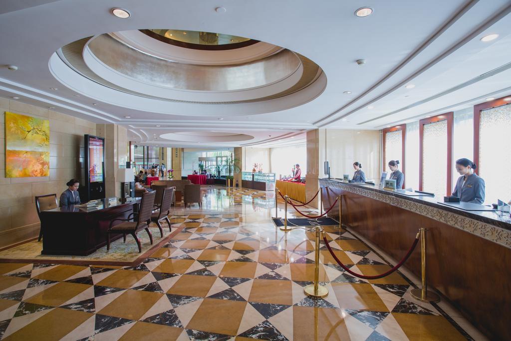Wuhan Jin Jiang International Hotel Exterior photo
